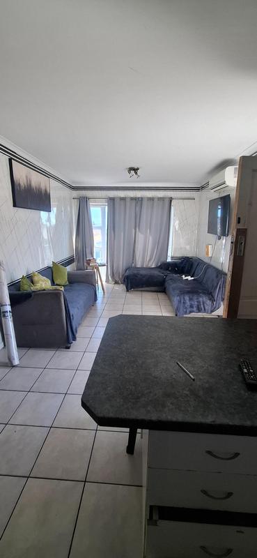 2 Bedroom Property for Sale in Goodwood Central Western Cape